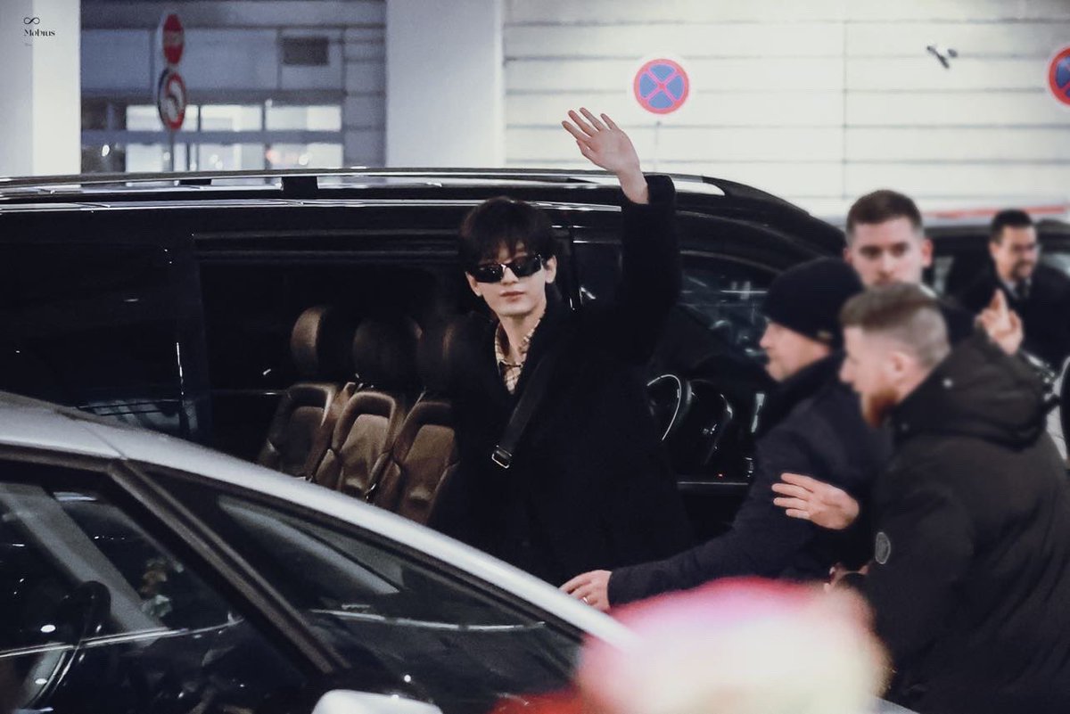 MobiusChengYi's tweet photo. 𝟐𝟎𝟐𝟑/𝟎𝟑/𝟎𝟐 𝐂𝐃𝐆🛬

paris fashion week @Lanvin 
CHENGYI IN PARIS 

#ChengYi 
#ChengYiPFW23
#ChengYiLanvinFW23 https://t.co/5ArH7iwrrP