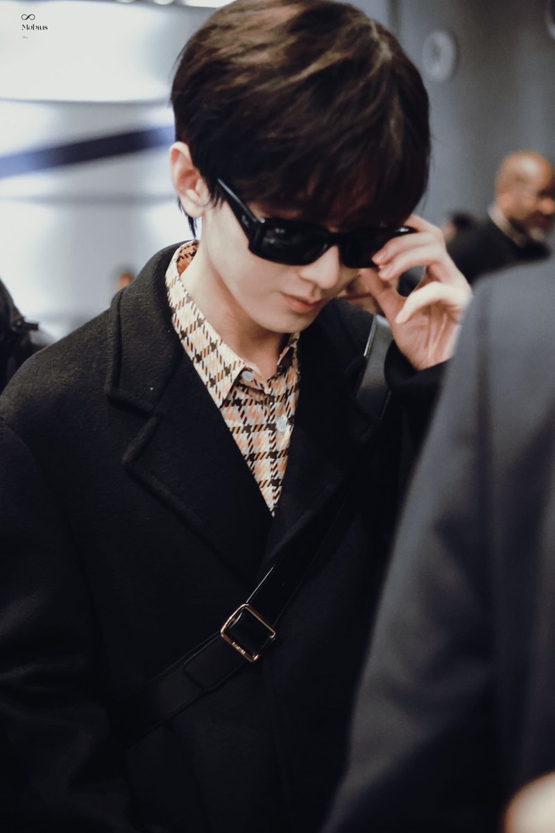 MobiusChengYi's tweet photo. 𝟐𝟎𝟐𝟑/𝟎𝟑/𝟎𝟐 𝐂𝐃𝐆🛬

paris fashion week @Lanvin 
CHENGYI IN PARIS 
（😢推太难用了）

#ChengYi 
#ChengYiPFW23
#ChengYiLanvinFW23 https://t.co/YlWged9zLz