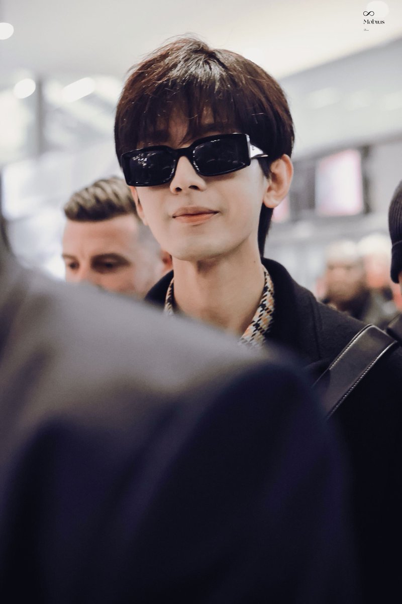 MobiusChengYi's tweet photo. 𝟐𝟎𝟐𝟑/𝟎𝟑/𝟎𝟐 𝐂𝐃𝐆🛬

paris fashion week @Lanvin 
CHENGYI IN PARIS 
（😢推太难用了）

#ChengYi 
#ChengYiPFW23
#ChengYiLanvinFW23 https://t.co/YlWged9zLz