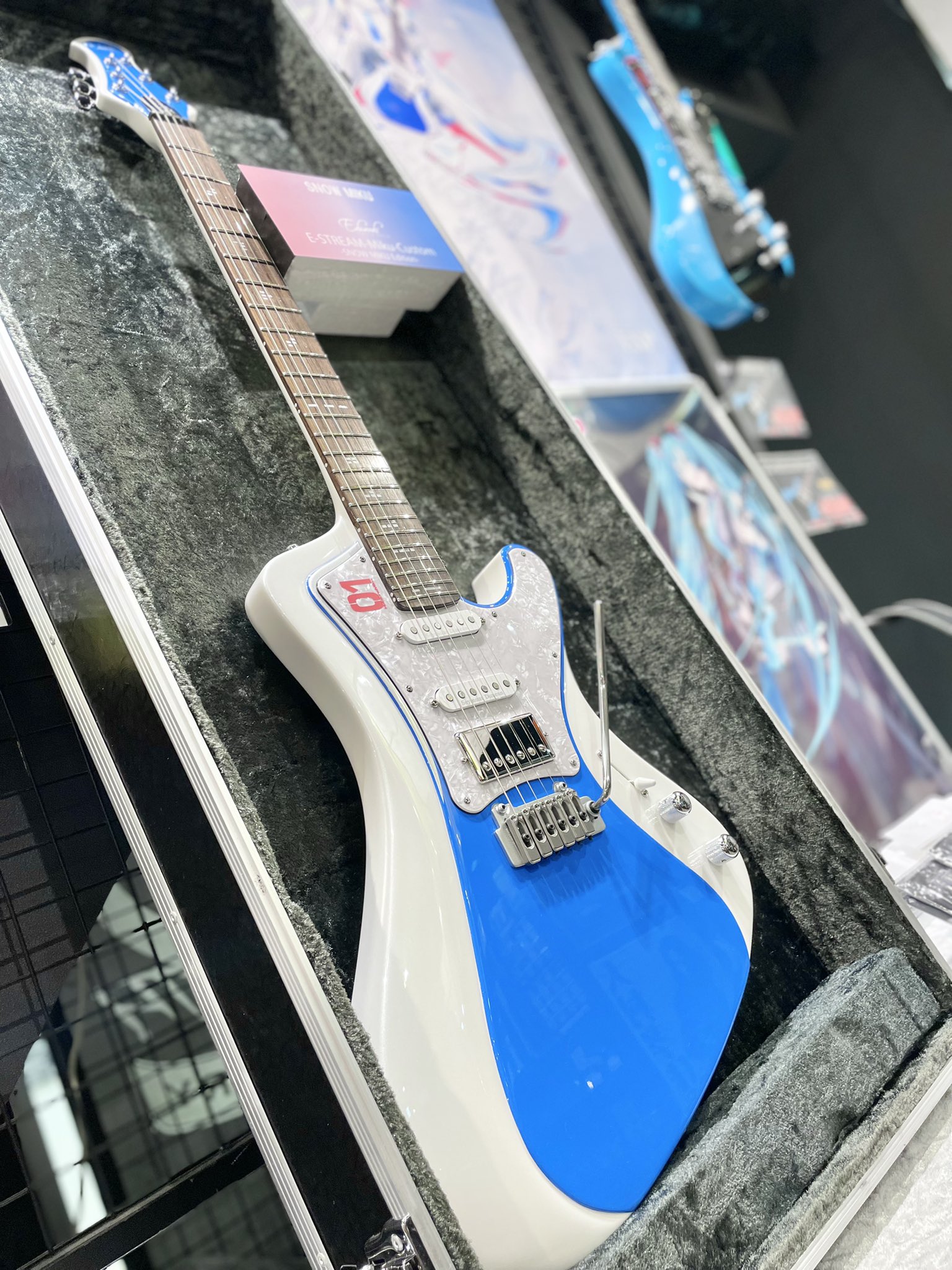 初音ミク　ギター　雪ミク　SNOW MIKU　エドワーズ　E-STREAM ESP Guitars: EDWARDS Platinum E-STREAM-Miku -SNOW MIKU
