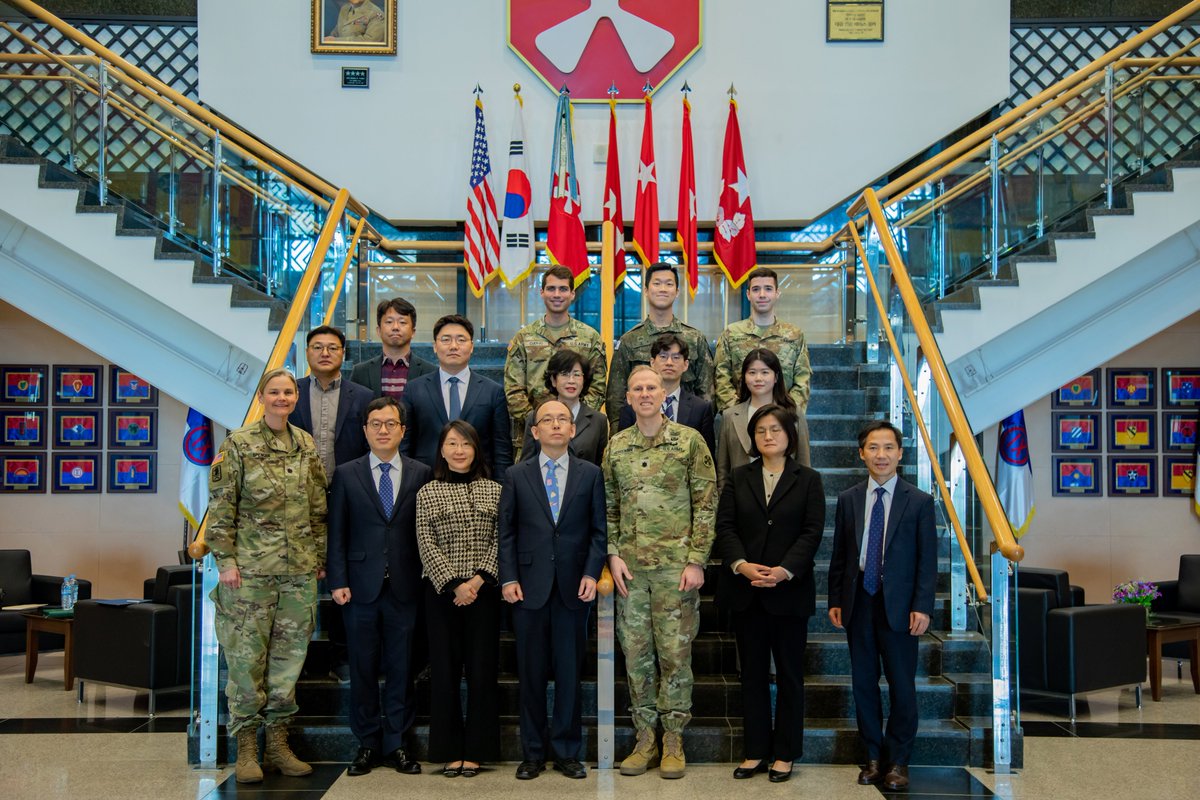 EighthArmyKorea's tweet image. Eighth Army and its Office of the Staff Judge Advocate thanks members of the #Pyeongtaek City Prosecutor's Officer for stopping by during their visit to @USAGHumphreys. Always a pleasure to meet and exchange ideas with our friends in the community! Katchi Kapshida!