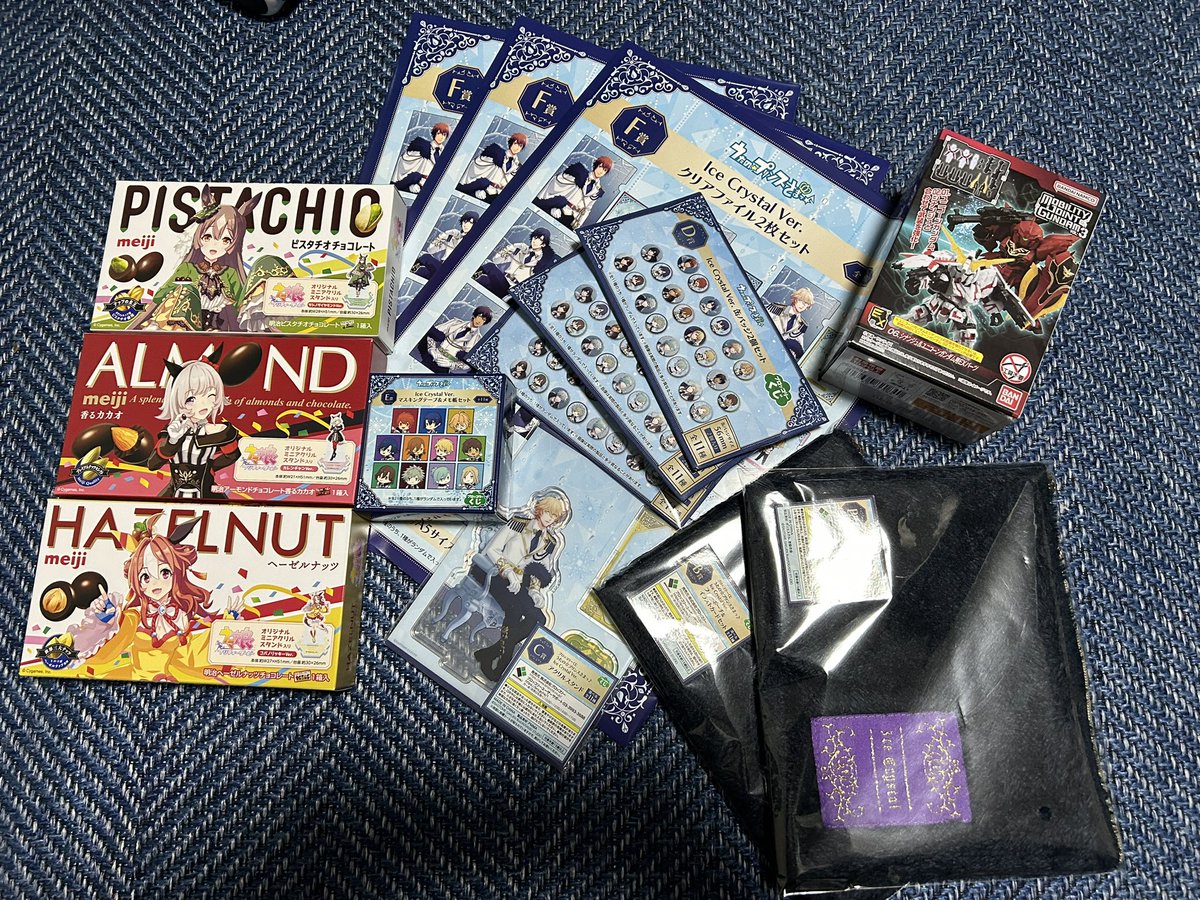 note_appuser's tweet image. 最近、散財がひどい。オタ活が捗る。