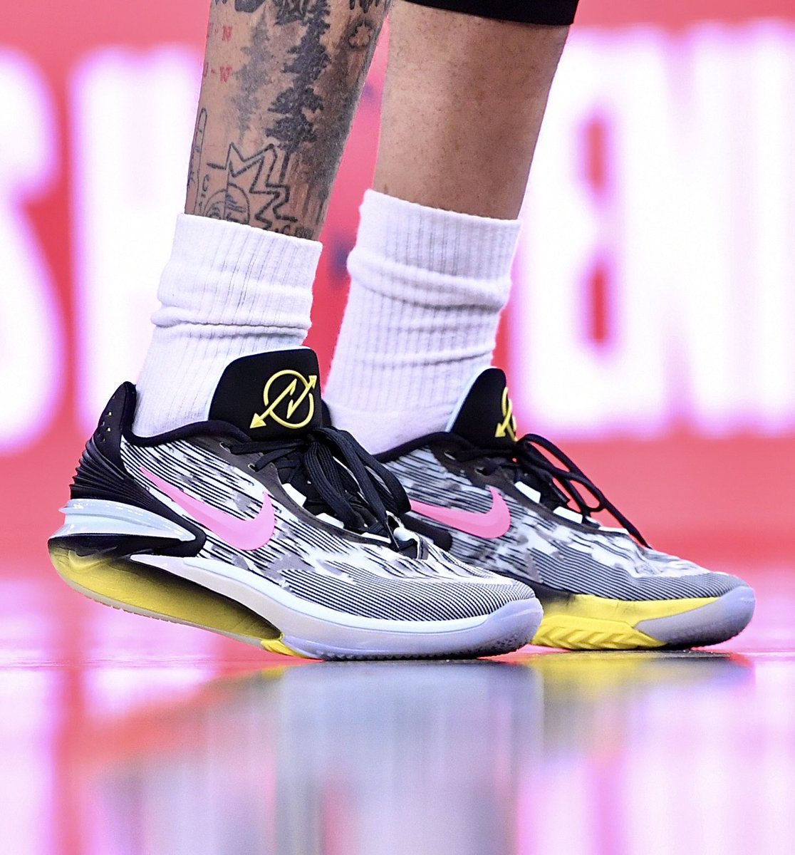 XユーザーのNick DePaulaさん: 「Jordan Poole laces up a Nike Zoom 