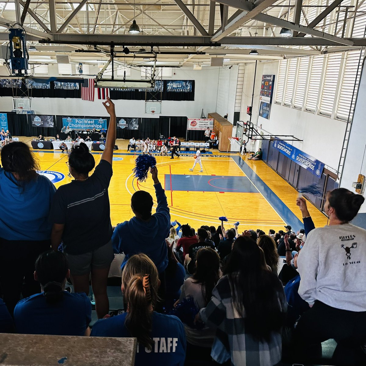 SwordsWBB's tweet photo. Supporting our @SwordsMBB at the @ThePacWest tournament here in Oahu and at @GoSwords McCabe Gym https://t.co/6apk2iNNcB