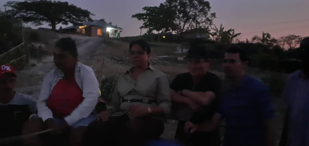 InesMChapman's tweet photo. Continúan los recorridos de los candidatos a diputados por el municipio Banes,llegamos a la comunidad La Vega en el Consejo Popular Cañadón.Resalta la escuela como centro cultural,las personas plantean sus problemas con naturalidad. Reconocimiento al trabajo de la mensajera 🇨🇺 https://t.co/WgDusZL7GL