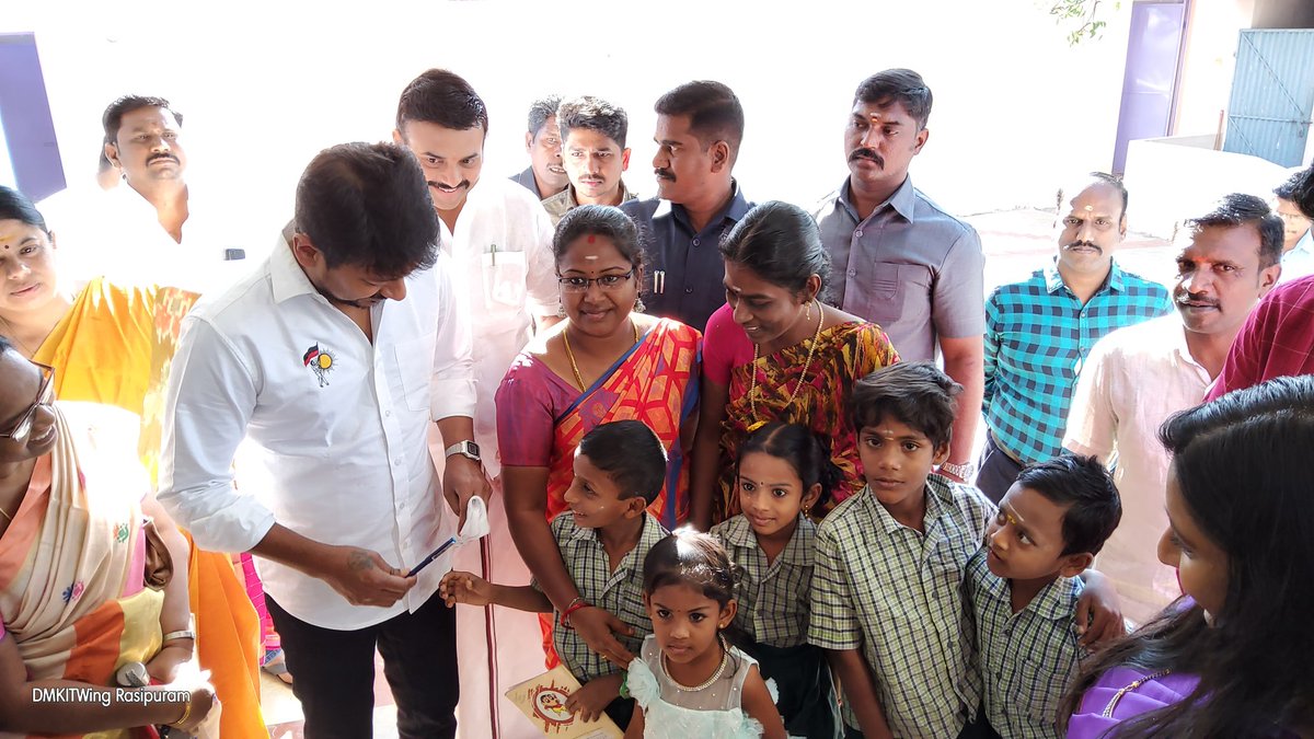 MMathiventhan's tweet photo. #Namakkal நாமக்கல்லில் உள்ள அழகுநகர் நகராட்சித் துவக்கப் பள்ளியில், மாண்புமிகு தமிழ்நாடு இளைஞர் நலன் மற்றும் விளையாட்டு மேம்பாட்டுத்துறை அமைச்சர் அண்ணன் திரு. Udhayanidhi Stalin அவர்கள் முதலமைச்சரின் காலை உணவு திட்டத்தின் செயல்பாட்டை இன்று திடீர் ஆய்வு மேற்கொண்டு, குழந்தைகளுடன்.. https://t.co/8Lu96sYYsk