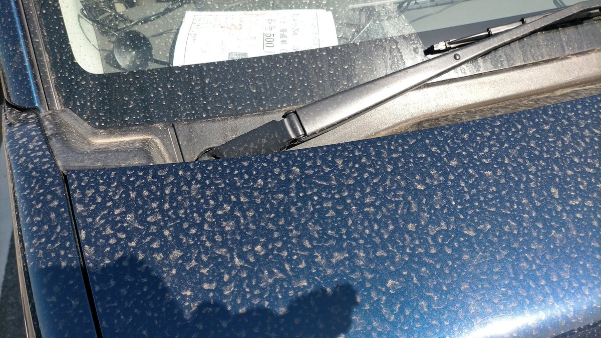 「最近の雨の汚れ方がハンパないので洗車に行こうとしたらものすごい列を成していたので」|まるよのイラスト