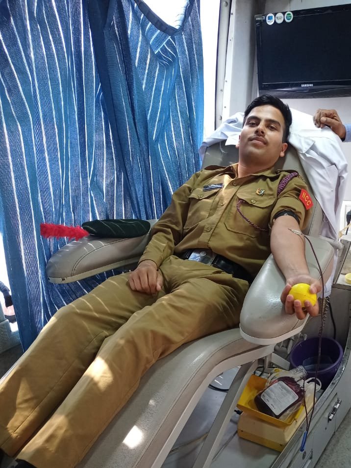 TechnocratsTIT's tweet photo. The NCC Cadets of Technocrats Group of Institutions, Bhopal participated in a blood  donation camp at UIT-RGPV, Bhopal.
Officer Commanding, 1MPCTR, NCC Bhopal Col. Shukoor appreciated the efforts of all the NCC cadets.
#Technocratsgroup #BloodDonationCamp #NCC #ncccadets https://t.co/GAc4887vF7