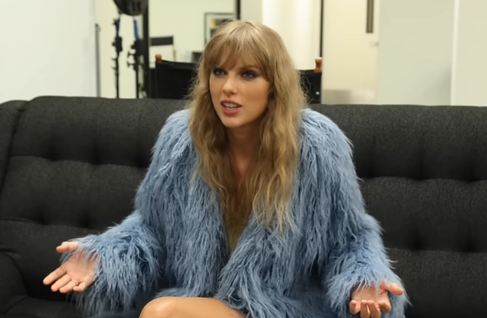 Taylor Swift shares acoustic version of 'Lavender Haze