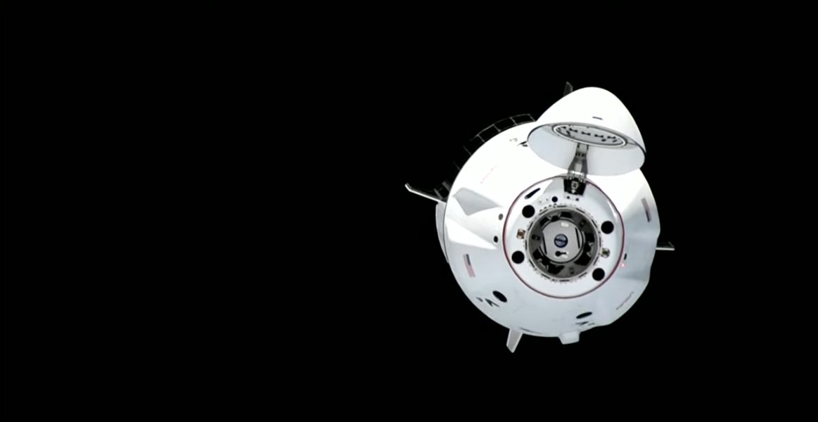 RT @SpaceX: Dragon remains on track for docking with the @space_station at ~12:43 a.m. https://t.co/XMUYvJitCf