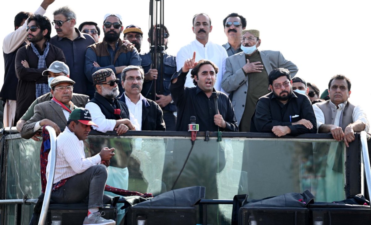 BhuttoMaryam's tweet image. #Throwback from one year ago today - 3 March 2022.
Chairman @BBhuttoZardari addressed to public gathering during #AwamiMarch at Liaqat pur. 💘