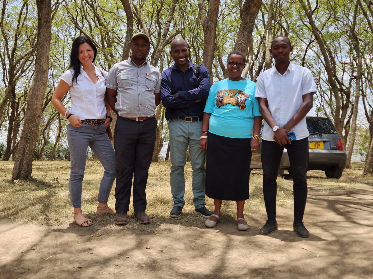 AniaCzupryna's tweet photo. #fieldworkfriday Training health workers on #pep protocols and recording animal bite cases to support our #rabies #surveillance #research. Rabies is an entirely preventable disease #vaccinatetoeliminate #ibcm #WomenInScience @rabidbites @UofG_SBOHVM @ifakarahealth @RabiesFreeTZA https://t.co/L4hcR63dbq