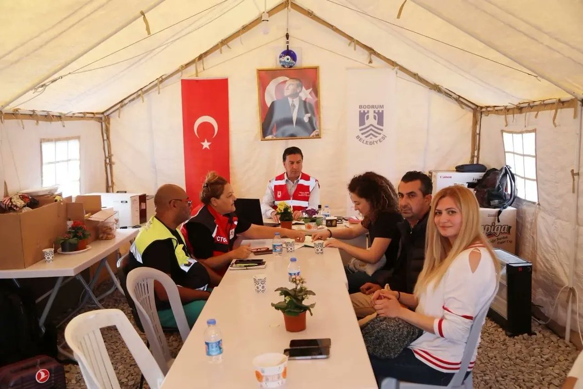 BodrumBel's tweet photo. Değerli Bodrumlular günaydın..
Ülkemizin yaşadığı deprem felaketinin ardından Belediyemiz tarafından Hatay - Arsuz’da kurulan Dostluk Kenti, deprem bölgesindeki “EN İYİ KAMP” örneği olarak gösterildi. Devamı, linkte.. https://t.co/DqC4cYJDNB https://t.co/wM1MQihOZI