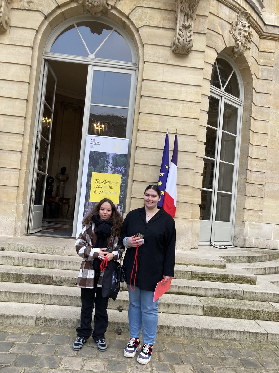Anaïs et Luna, stagiaires à <a href="/E2C94/">École de la 2e chance du 94</a> participent ce matin aux Rencontres Jeunesse de Matignon pour échanger avec @elisabeth_borne et <a href="/PapNdiaye/">Pap Ndiaye</a> de l’insertion des jeunes. Merci à <a href="/MathieuMaucort/">Mathieu Maucort</a> pour cette invitation. #E2C #insertion #jeunesse #emploi #formation #citoyennete
