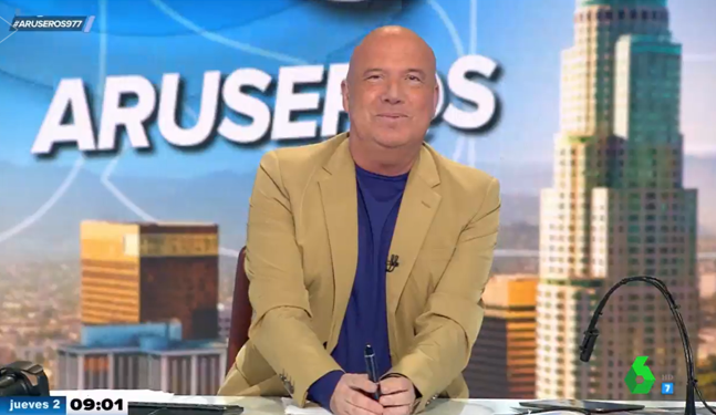 #Audiencias I

👑 <a href="/AruserosLaSexta/">Aruser@s</a> sigue líder rotundo en la mañana con un 18,2% este jueves

El programa capitaneado por Alfonso Arús supera los 430.000 seguidores de media con 1.067.000 espectadores únicos

Es líder del Target Comercial (23,5%) y en su emisión completa (16,4%)