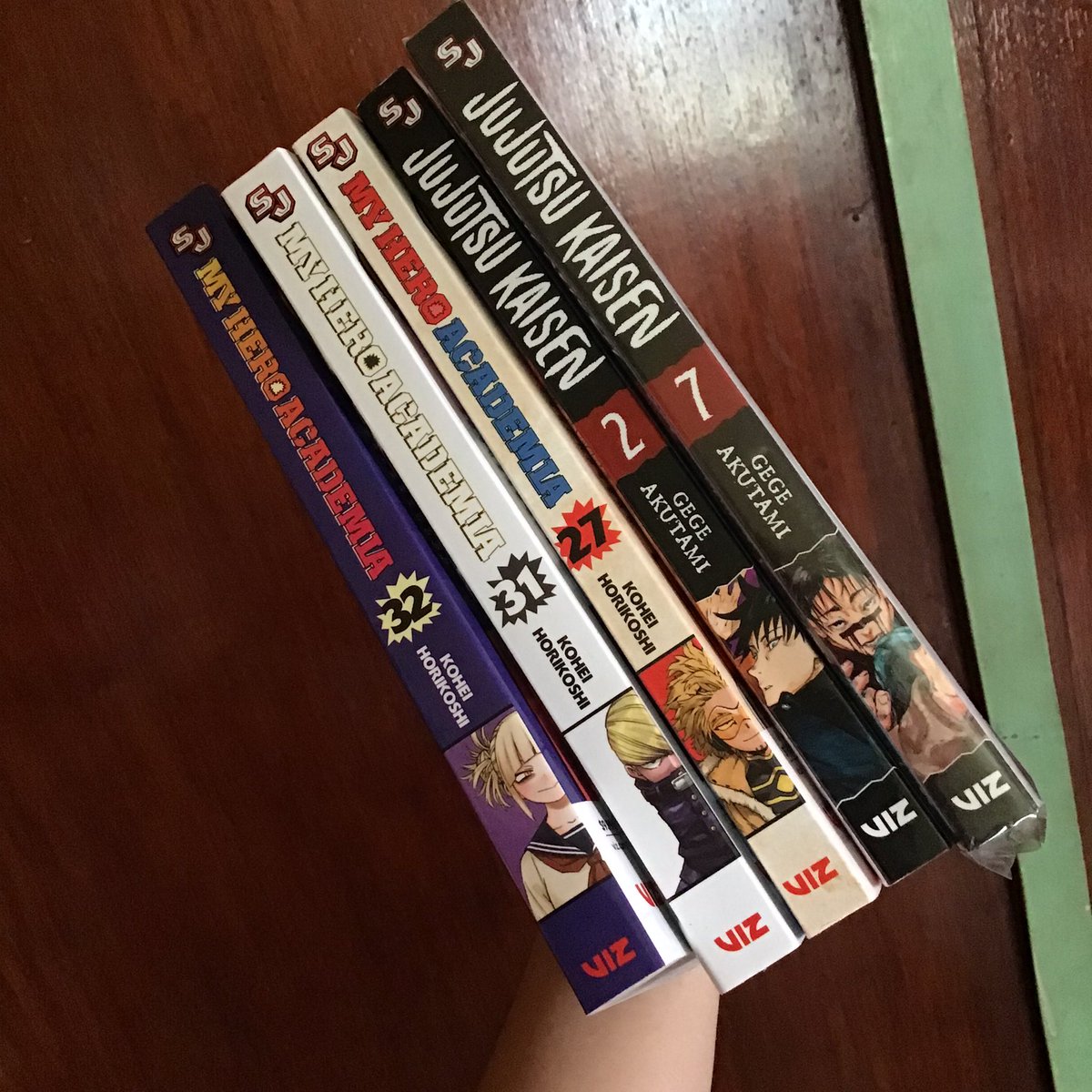 httpynk's tweet photo. wts lfb jjk mha manga ph #scrapgege #httpynkwts 

My Hero Academia 
ㅡ vol. 27, 31, 32

Jujutsu Kaisen
ㅡ vol. 2, 7

🧧 mop: gcash
🧧 mod: jnt direct, sco, flash exp. (self-booking)

see ALT for details https://t.co/Qs9eabaci9