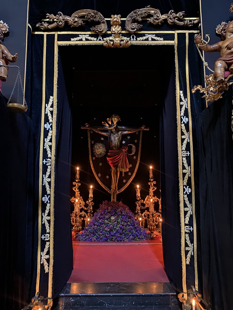 remediodeanimas's tweet photo. Tal y como marcan nuestros Estatutos, el primer viernes de marzo, la imagen del Cristo del Remedio de Ánimas es expuesto para Solemne Besapiés. De nuevo, nuestro Sagrado Titular se encuentra en un altar efímero transmitiendo un mensaje catequético para hermanos y devotos. (1/15) https://t.co/LLQRbqOaBl