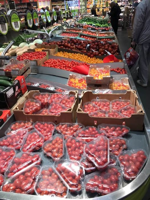 Plenty of tomatoes in France (no bad weather in Spain here then??) #ToryLiars #ToryTurnips