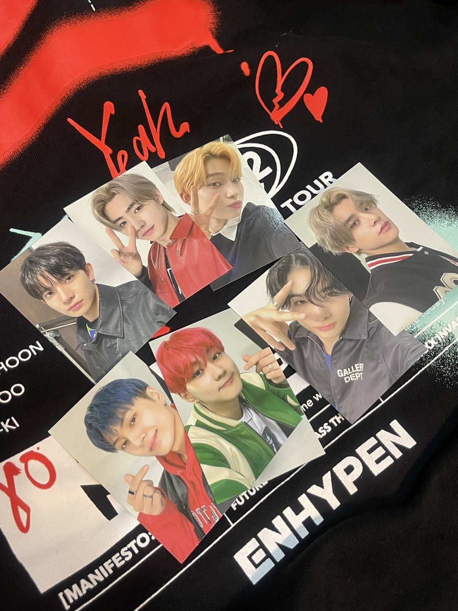 kungyazshi's tweet photo. 💌 ۪۪ from: @peoniesph 

˗ˏˋ  Manifesto Zip-Up Hoodie  ´ˎ˗
-is finally here! it arrived safely po. thank youu. 🤍 hindi ko nasuot to nung BYS funmeet at Manilafesto con baka masusuot ko to sa 2nd world tour ng enhypen. 🤔

#salamatpeonies https://t.co/n8ip0Rra76