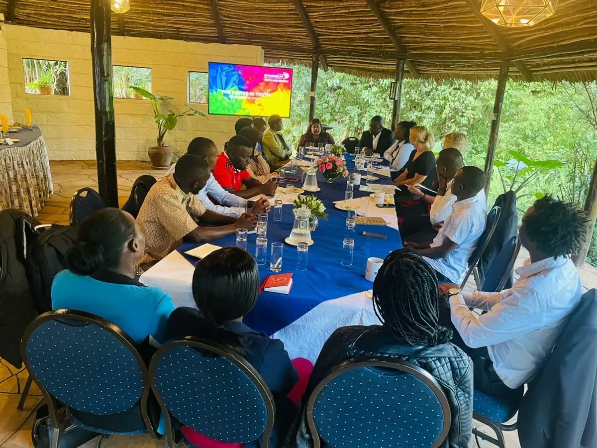 2 of our members were invited by Swedish Ambassador, @CarolineVicini in a roundtable discussion of the Stockholm+50 youth engagement dialogue & to share updates on Stockholm+50 youth developments.
Thank you to @Stockholm50_Ke for connecting youths with foreign missions in Kenya.