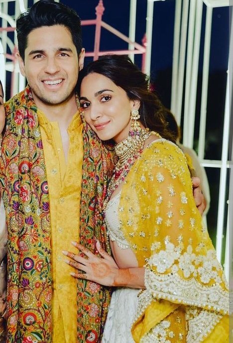 debbasu09's tweet photo. I love them ♥️♥️🧿
@advani_kiara @SidMalhotra  #SidKiara https://t.co/NnkSzCcXvS