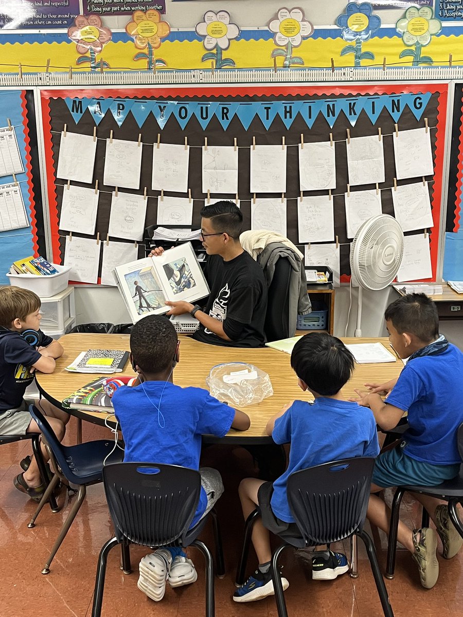 AliamanuMiddle's tweet image. NJHS students reading to the elementary for Read Across America.