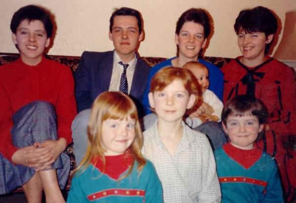 Katywiz's tweet photo. @RichardHeartWin My clan circa 1980 ish! ❤️ https://t.co/J6dh2ek2ur