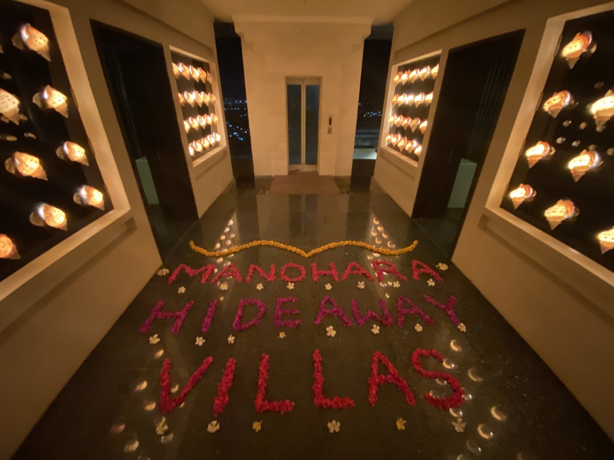 manoharahide1's tweet photo. Strolling down the hallway of this stunning villa feels like a journey through a luxurious dream. The high ceilings, elegant decor, and breathtaking views make every step a feast for the senses....

#developer #freehold #villabali #propertybali #baliviews #jimbaranhill https://t.co/vOGxaAx1xc