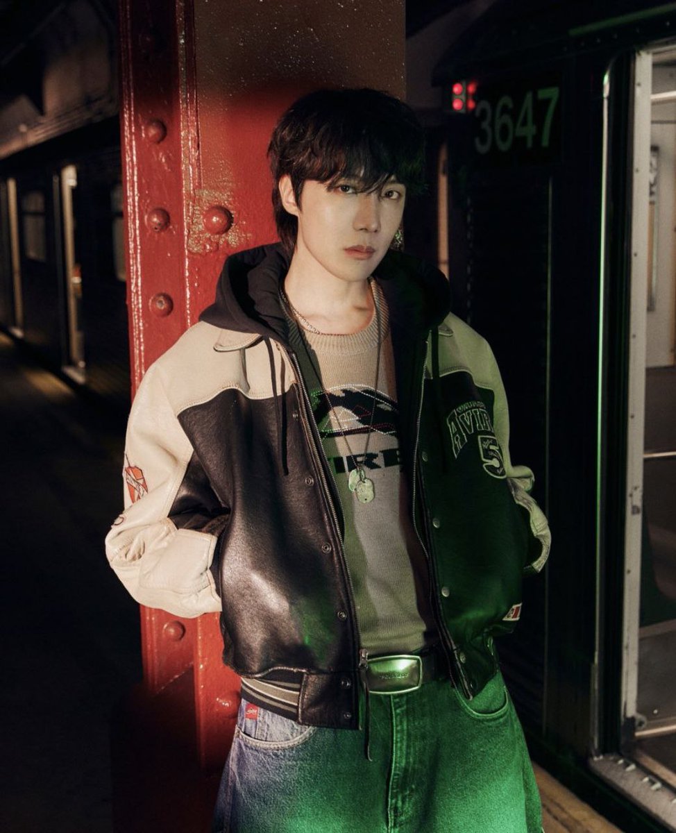 tanchy25's tweet photo. On the street 💜
#JHOPE_ON_THE_STREET 
#jhopeOnTheStreet 
#JHOPE #UkrainianArmy https://t.co/0PMNILpnXO