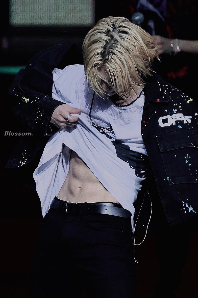 FelixOOTD's tweet photo. He looks amazing in it - so effortlessly cool and stylish!!!
Bonus abs flash 😉
Cr: @Flash_Felix0915 @Blossom_0915 thanks for always taking amazing pics of Felix
#felix #skz #felixootd #straykids #maniac https://t.co/9pGsKjLZDP
