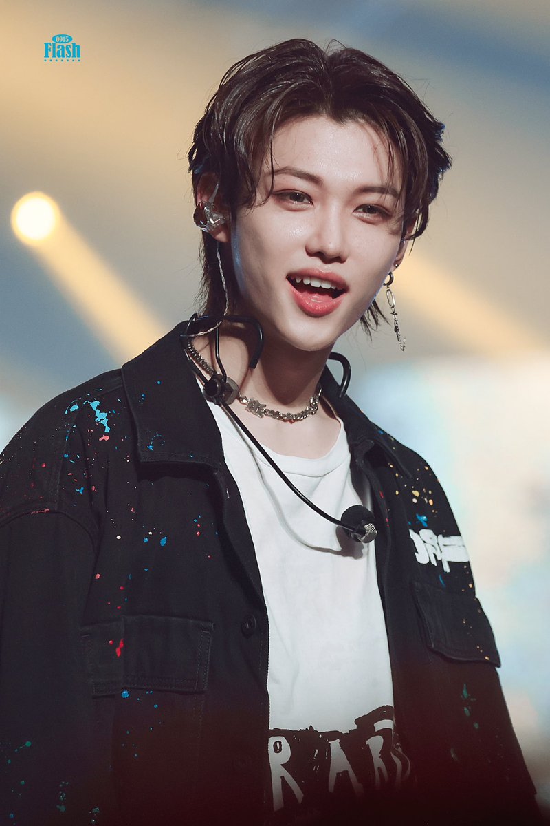 FelixOOTD's tweet photo. He looks amazing in it - so effortlessly cool and stylish!!!
Bonus abs flash 😉
Cr: @Flash_Felix0915 @Blossom_0915 thanks for always taking amazing pics of Felix
#felix #skz #felixootd #straykids #maniac https://t.co/9pGsKjLZDP