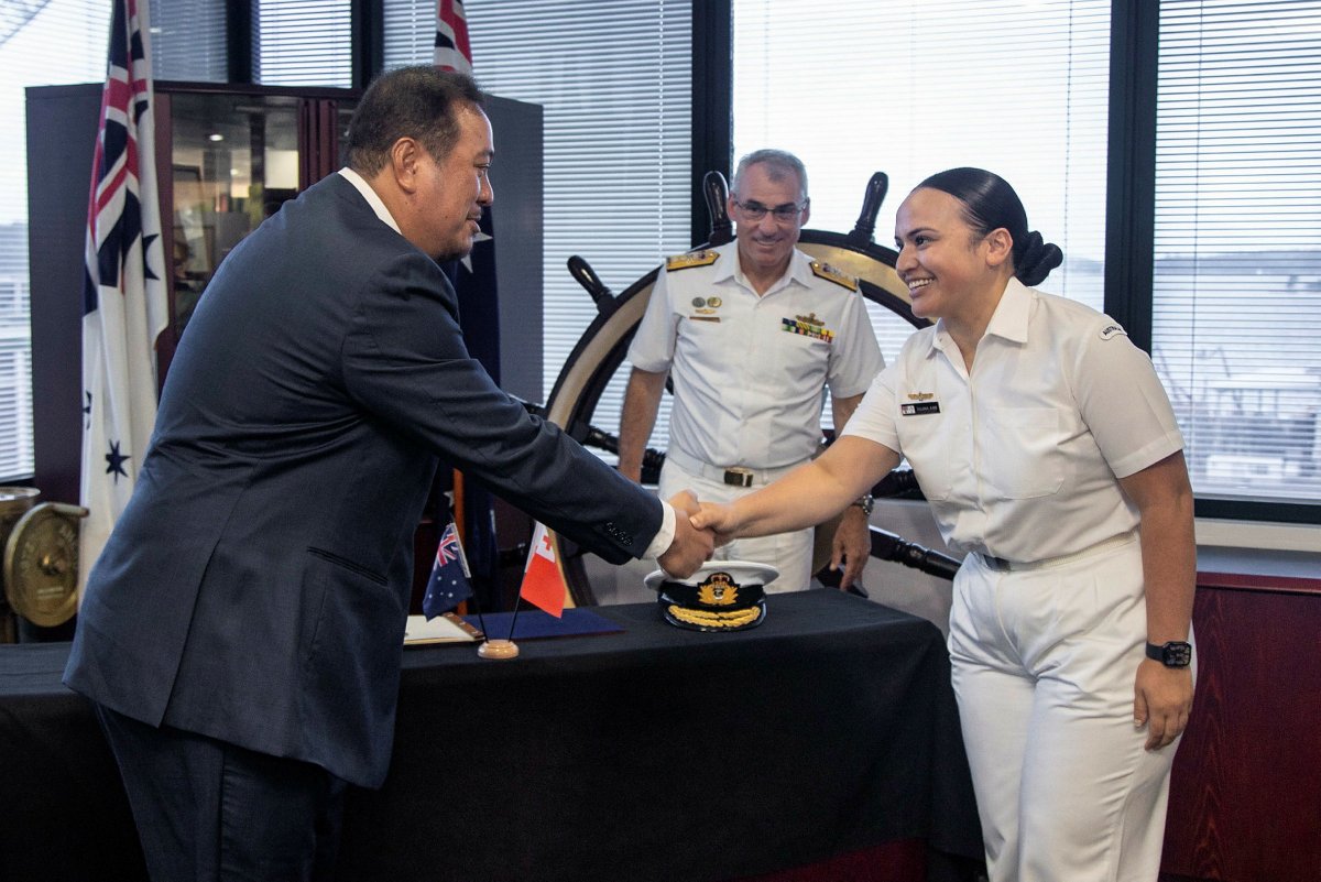 #AusNavy were honoured to recently host His Royal Highness Crown Prince of Tonga, Tupouto’a ‘Ulukalala at FBE, Sydney

@COMAUSFLT hosted the Prince and had the opportunity to discuss HADR efforts and Australian/Tongan relations 🇦🇺 🇹🇴 as we continue to support our #PacificPartners
