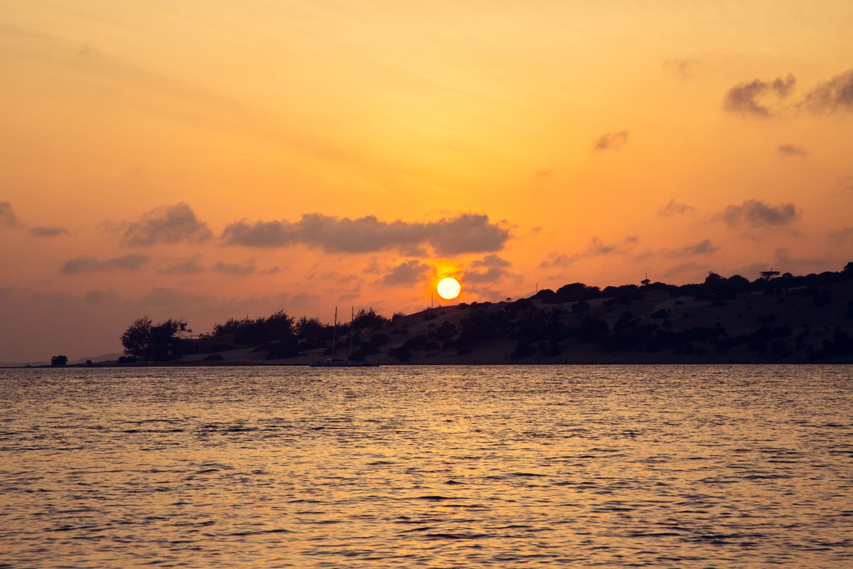 UnchartedKenya's tweet photo. LAMU SUNSETS ❤️ ☀️ https://t.co/L0rsIA0DeC