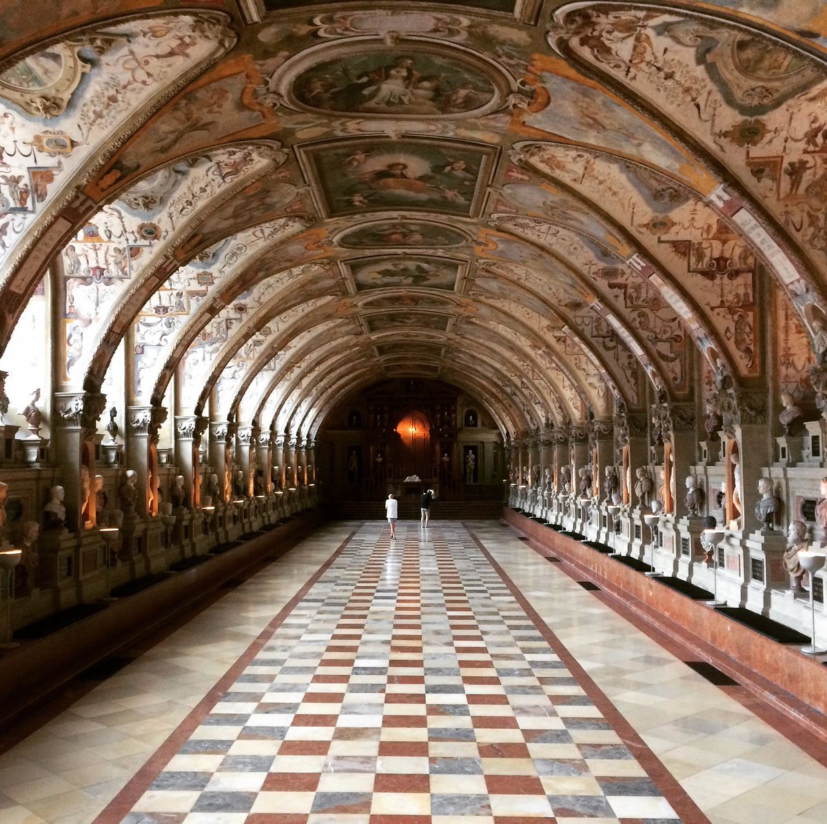 Jules_A_R's tweet photo. Souvenir bavarois
Antiquarium, Münchner Residenz
Somptueuse salle Renaissance du palais de la Résidence de Munich.
#picoftheday #souvenir #allemagne #germany #photo https://t.co/gdbuRVPyrZ