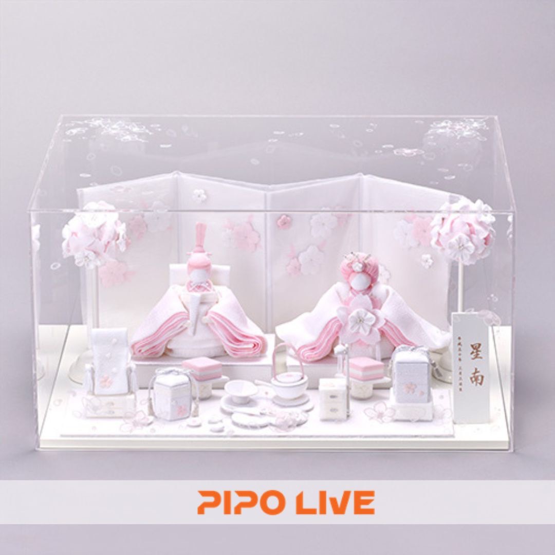 pipolive1209's tweet photo. 日本のひなまつりは3月3日に祝われる伝統的なお祭りです。このお祭りは女の子の成長と健やかな育ちを願っています。この日には、雛人形と呼ばれる特別なお人形を飾ります。雛人形は、皇室や貴族階級の女の子のお人形遊びを模したもので、金や銀などで飾られ、非常に美しく作られています。
#PIPOLIVE https://t.co/LA2AaS91pK