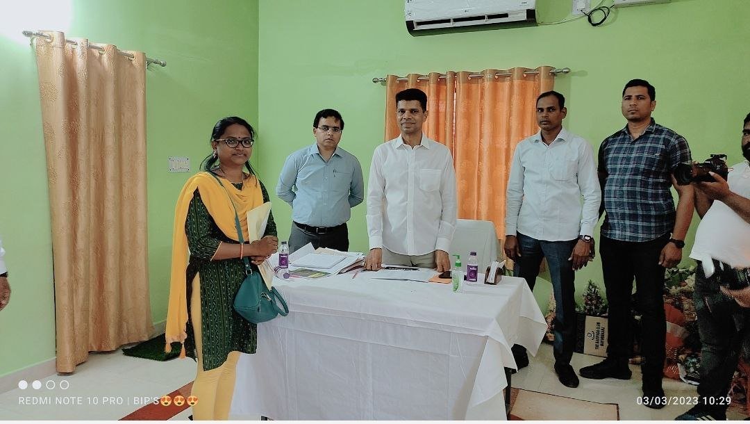 HIRENBERIA's tweet photo. #OESTAA ତରଫ ରୁ ଆଜି 5T ସଚିବ ପାଣ୍ଡିଆନ Sir ଓ ବବି ଭାଇ ଙ୍କୁ ଭେଟି ମୂଖ୍ୟମନ୍ତ୍ରୀ ଙ୍କ ଉଦ୍ଦେଶ୍ୟ ରେ ଧନ୍ୟବାଦ ପତ୍ର ପ୍ରଦାନ୍ କରାଗଲା। #ଧନ୍ୟବାଦ୍_ଓଡ଼ିଶା_ସରକାର୍
@Naveen_Odisha @Vkpandianfancl1 @pranabpdas @CMO_Odisha @MoSarkar5T @samirdash01 @SMEOdisha @NandighoshaTV @TheSakala @IPR_Odisha https://t.co/pmcW7bc7uT