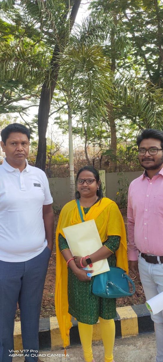 HIRENBERIA's tweet photo. #OESTAA ତରଫ ରୁ ଆଜି 5T ସଚିବ ପାଣ୍ଡିଆନ Sir ଓ ବବି ଭାଇ ଙ୍କୁ ଭେଟି ମୂଖ୍ୟମନ୍ତ୍ରୀ ଙ୍କ ଉଦ୍ଦେଶ୍ୟ ରେ ଧନ୍ୟବାଦ ପତ୍ର ପ୍ରଦାନ୍ କରାଗଲା। #ଧନ୍ୟବାଦ୍_ଓଡ଼ିଶା_ସରକାର୍
@Naveen_Odisha @Vkpandianfancl1 @pranabpdas @CMO_Odisha @MoSarkar5T @samirdash01 @SMEOdisha @NandighoshaTV @TheSakala @IPR_Odisha https://t.co/pmcW7bc7uT