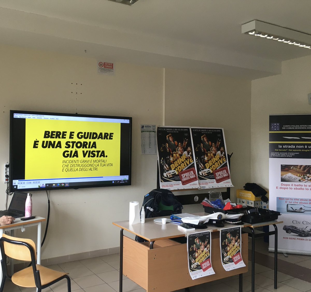 PLUCMAN1's tweet photo. #PLUcman #cambiailfinale.it Dopo gli incontri con gli studenti delle scuole superiori tornano i controlli stradali contro l’abuso di alcol e stupefacenti questo fine settimana #noicisiamo https://t.co/Ug0SfYXzuS