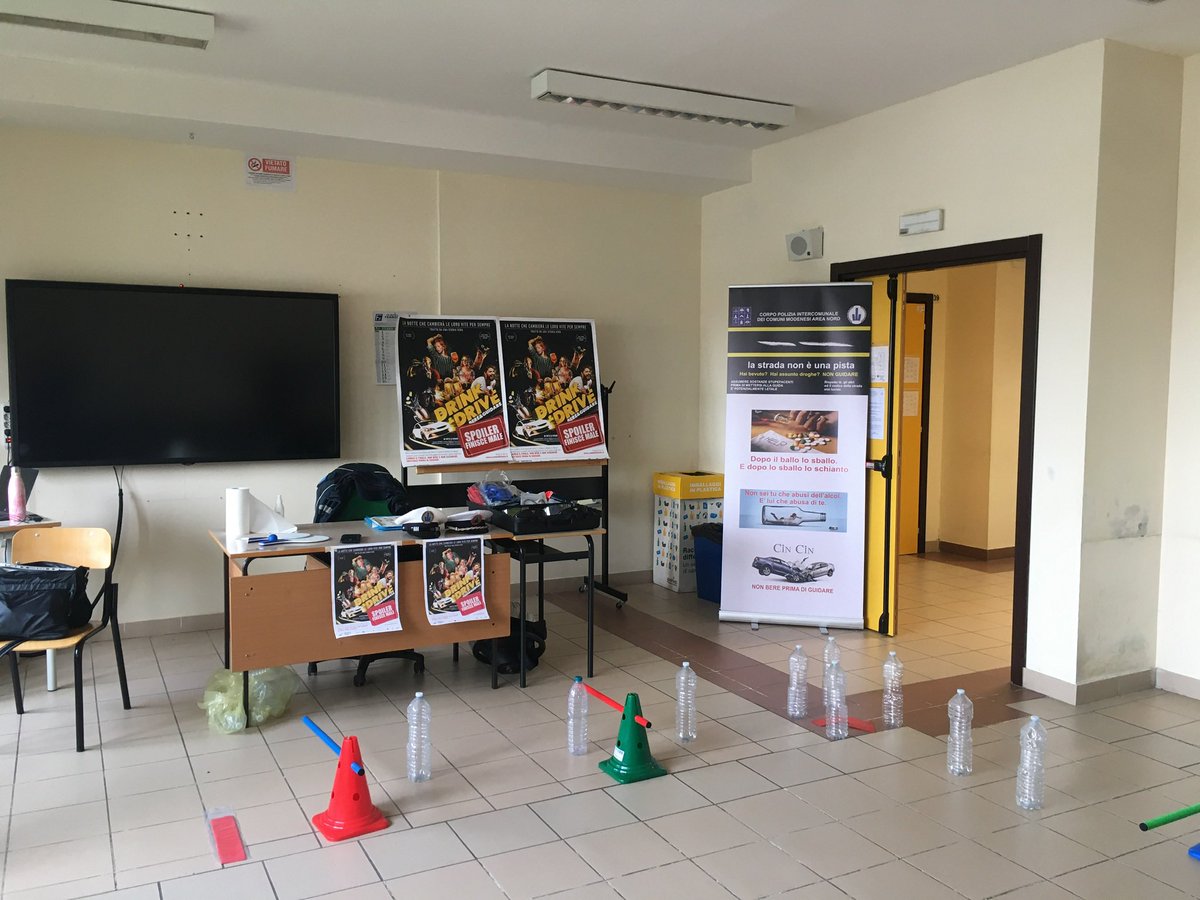 PLUCMAN1's tweet photo. #PLUcman #cambiailfinale.it Dopo gli incontri con gli studenti delle scuole superiori tornano i controlli stradali contro l’abuso di alcol e stupefacenti questo fine settimana #noicisiamo https://t.co/Ug0SfYXzuS