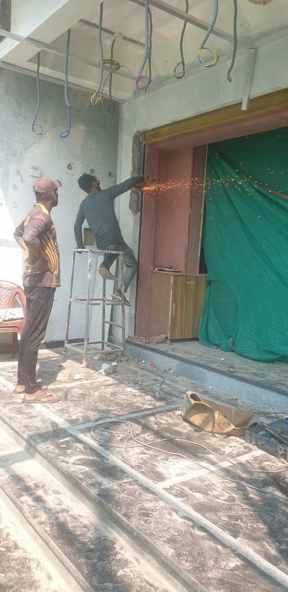 acp_c4's tweet photo. @INDIA_JUSTICE5 @DC_LBNagar @GHMCOnline @ZC_LBNagar @GadwalvijayaTRS @KTRBRS Dear Citizen,

Demolition work started at aforementioned location site

Best Regards,
ACP 4, LBNagar,
GHMC https://t.co/z7R0bqTDzy