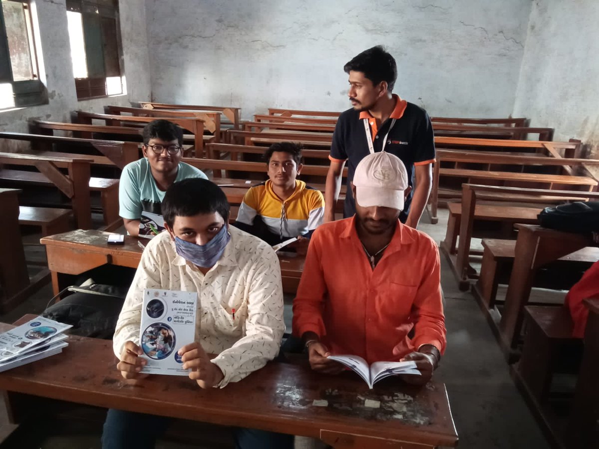 kishore9920's tweet image. Innovation club prabodh level training Day 04 at R.G.Shah Science  College Ahmedabad with aim to say &quot;I am an Innovator&quot;#Nodemcu #Dynamo #STEMeducation #ADVANCEagriculture
@PMOIndia  @CMOGuj @kuberdindor @vnehra @mnagarajan @STEMbotix @InfoGujarat @InnoClubCHE
@NarrotamSahoo