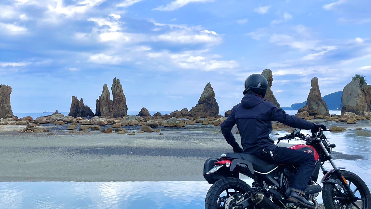 #ツーリングに行きたくなる写真を見せて
#橋杭岩 ウチから645km の彼方
#ducati #ドゥカティ 
#ducatiscrambler #scramblerducati
#Sixty2 #ducatiscramblersixty2