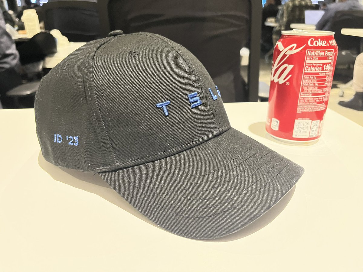 applelinux's tweet image. Super excited to be able to attend the Tesla Investor day. So impressed by  the great work of the @Tesla team and really appreciate the opportunity as one of the 50 retail investors to attend the event! @MartinViecha