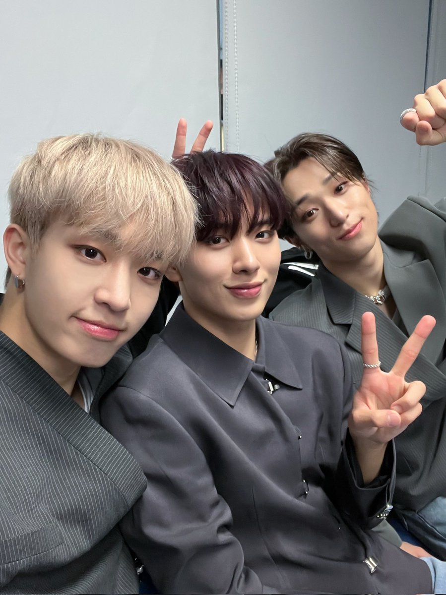 Ryu Junmin Weverse Update!

"Junseok-ah happy birthday 
As a leader, you must have a lot of heavy responsibilities.  
Thank you so much for always leading the 6 of us well.. Happy birthday... We will.. do better in the future..! Do you believe in us? ㅎ.ㅎ"