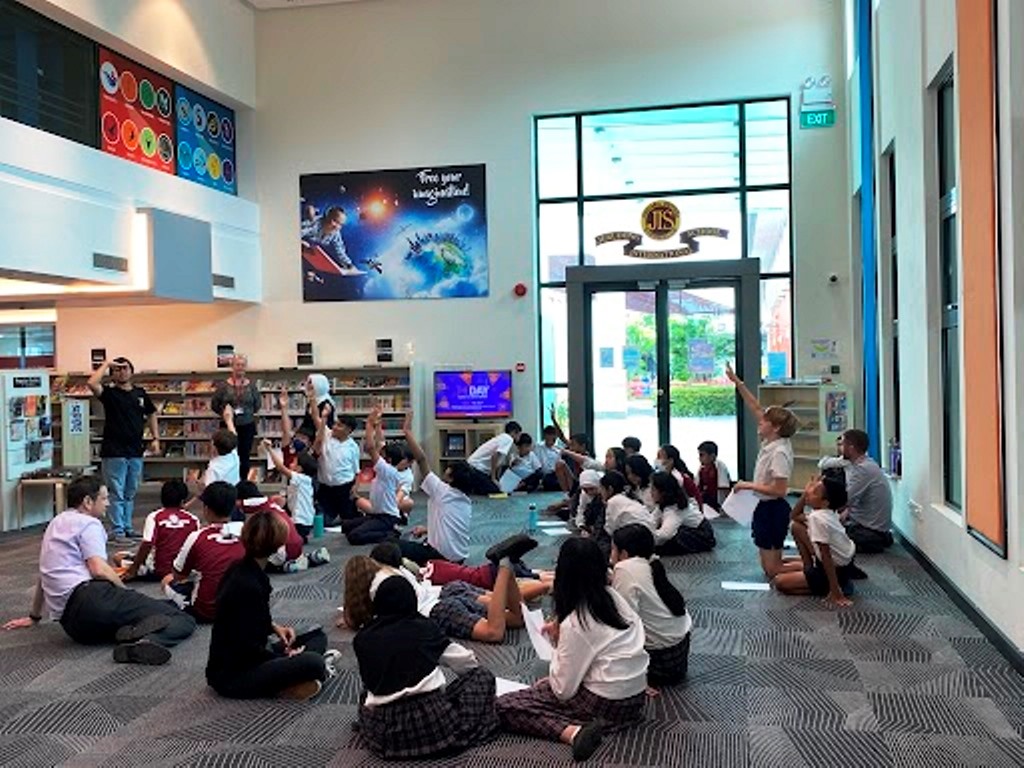 Junior_Library tweet picture