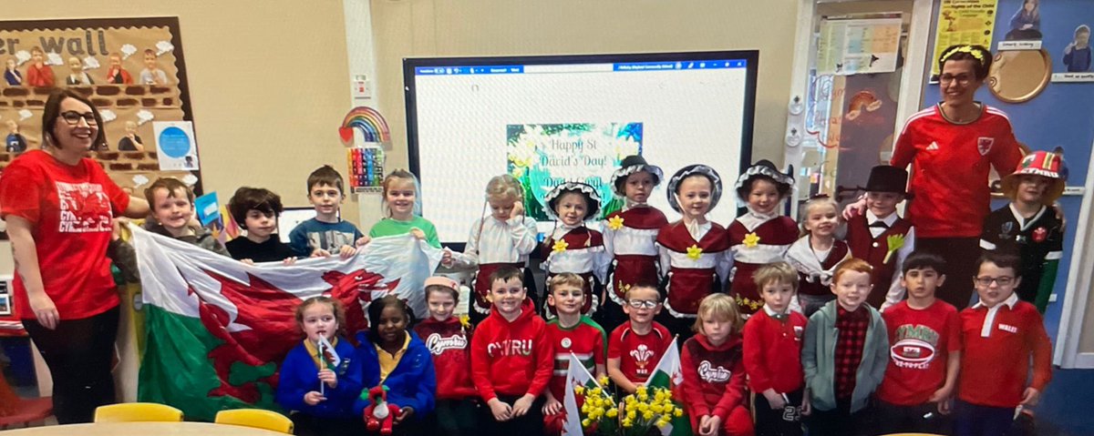 MarloeGwylanSer's tweet photo. St David’s Day celebrations for Gwylan on Wednesday! The children dressed up, sang songs and found out about St David- The Patron Saint of Wales. #ethicallyinformed #ambititiouscapable #creativeenterprising 🏴󠁧󠁢󠁷󠁬󠁳󠁿♥️ https://t.co/98JTXHf53p