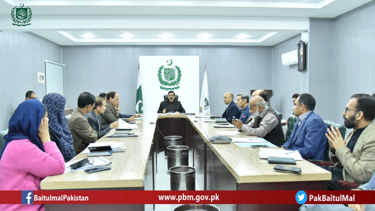 ایم-ڈی پاکستان بیت المال عامر فدا پراچہ کی صدارت میں ہفتہ وار ڈائریکٹرز میٹنگ. 
ایم -ڈی صاحب نے بیت المال کے جاری منصوبوں پر بریفنگ لی اور ان منصوبوں کو مزید بہتر بنانے کے لیے اقدامات کا جائزہ لیا.  
                   #شکریہ_پاکستان_بیت_المال