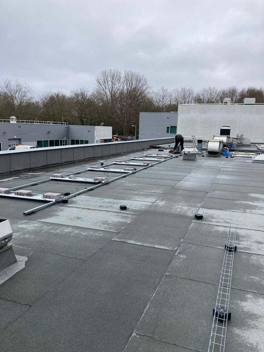 EcostroomNu's tweet photo. Het heeft lang geduurd maar ze komen er nu echt. 
De panelen bij Zuid Ecostroom 🌞 https://t.co/Z7CXzy7lIh