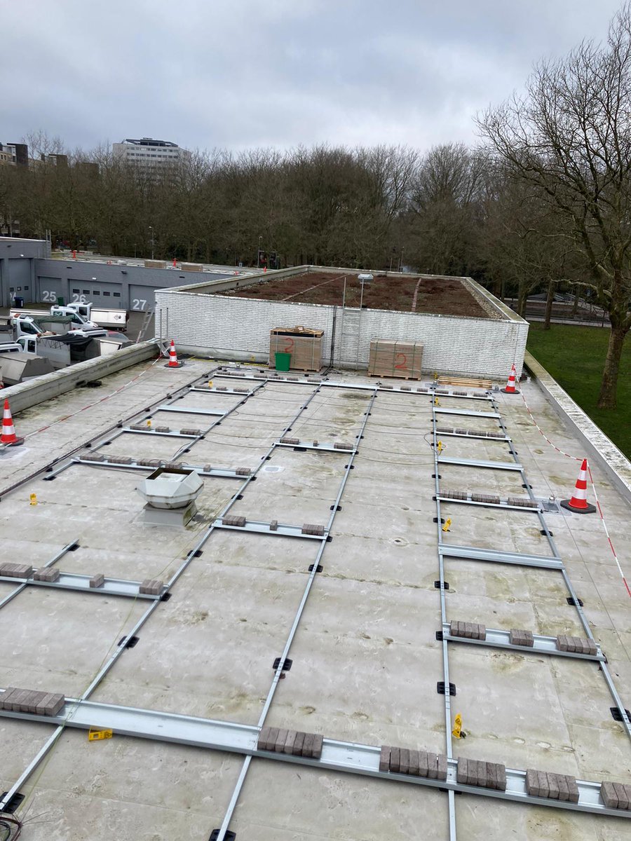 Het heeft lang geduurd maar ze komen er nu echt. 
De panelen bij Zuid Ecostroom 🌞