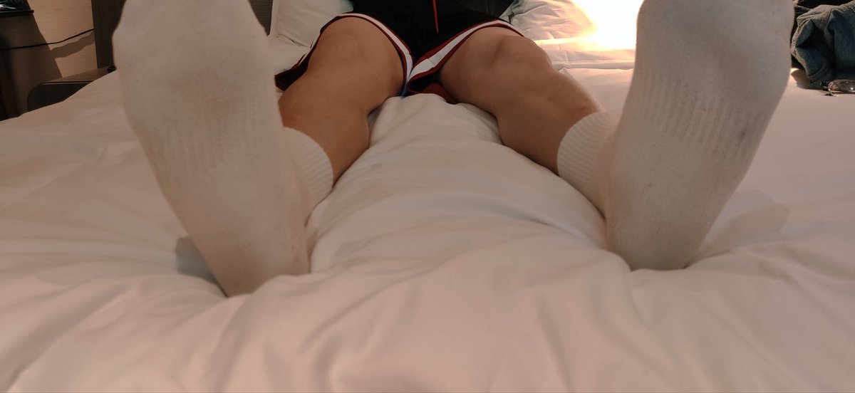 最近想用脚玩鸡巴，广州或者深圳的有无牛或者接受？私信我